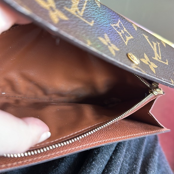Louis Vuitton Monogram Sarah Wallet - Picture 8 of 15